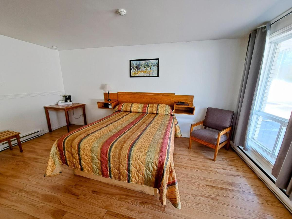 Motel Bonsoir Joliette Bagian luar foto