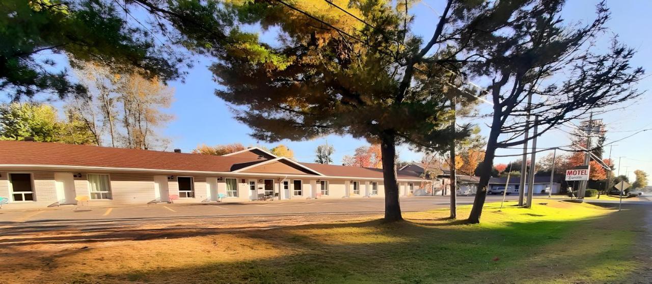 Motel Bonsoir Joliette Bagian luar foto