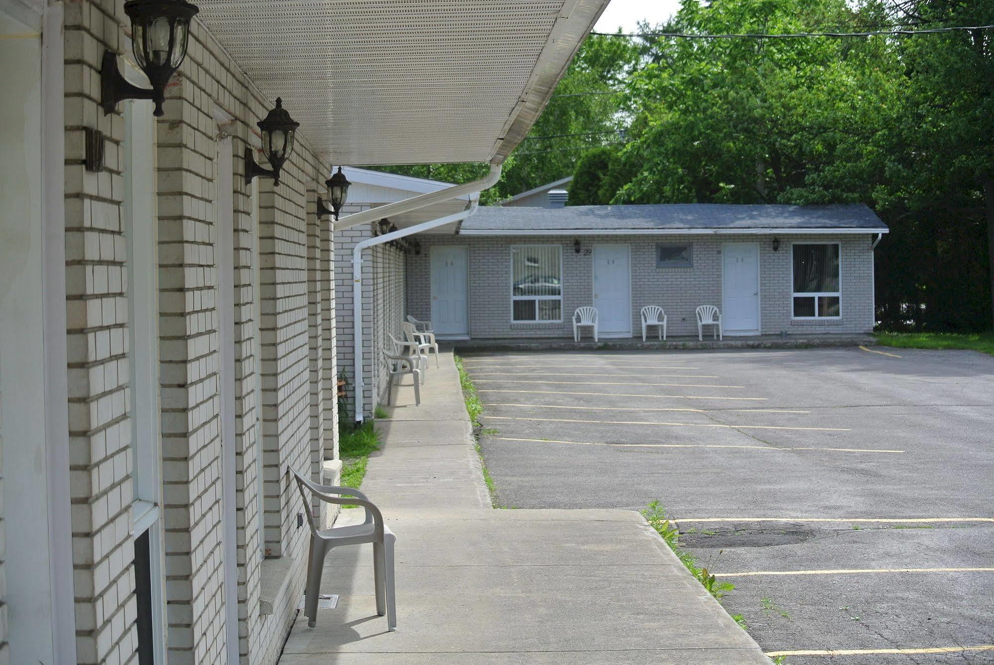 Motel Bonsoir Joliette Bagian luar foto
