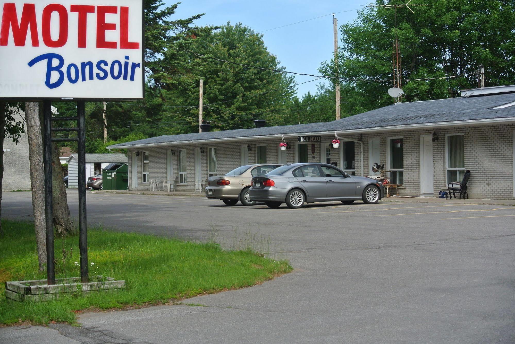 Motel Bonsoir Joliette Bagian luar foto