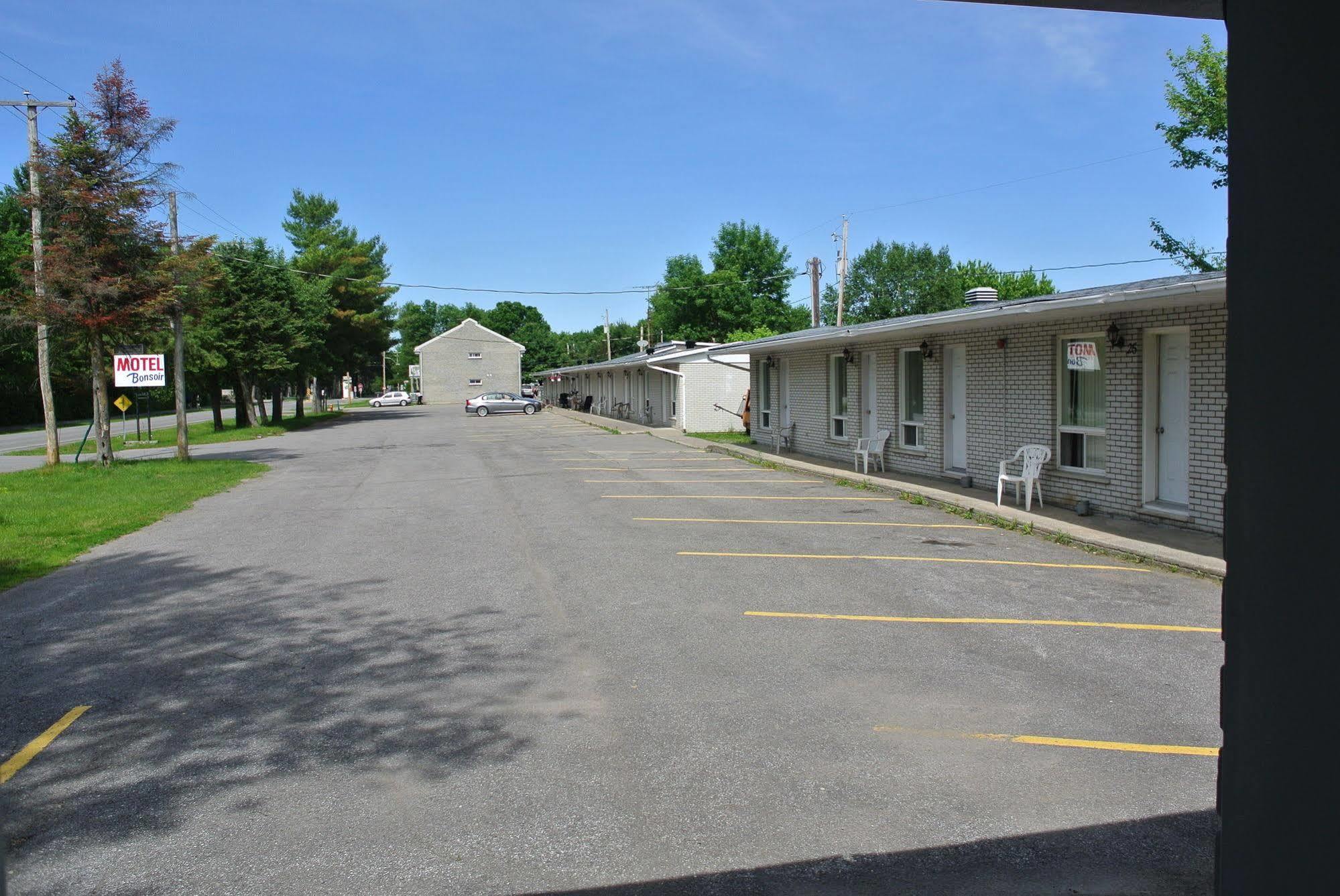 Motel Bonsoir Joliette Bagian luar foto